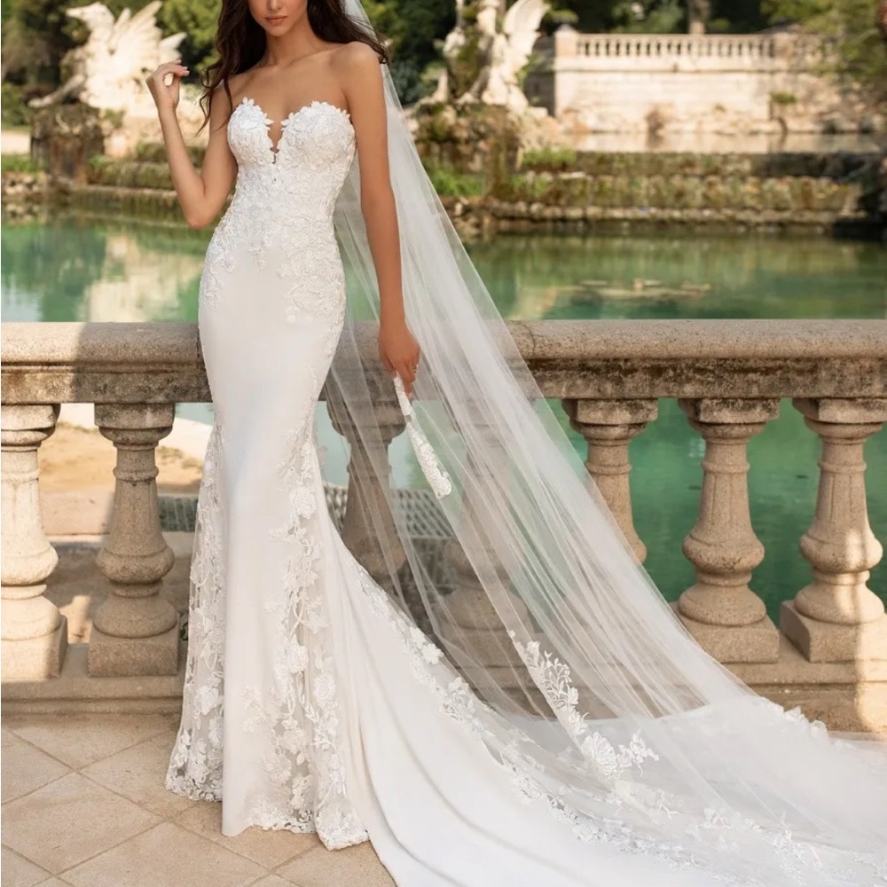 Pronovias Epico. Elegant White Wedding Dress